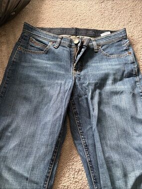 Wrangler Women’s Straight Leg Jeans in Medium Blue